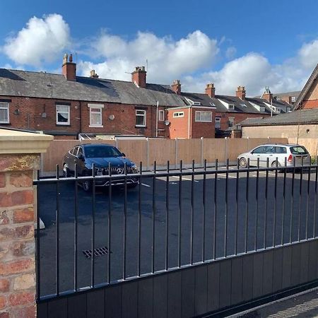 Newly Built 2 Bed Flat In The Heart Of Leek Apartment Luaran gambar