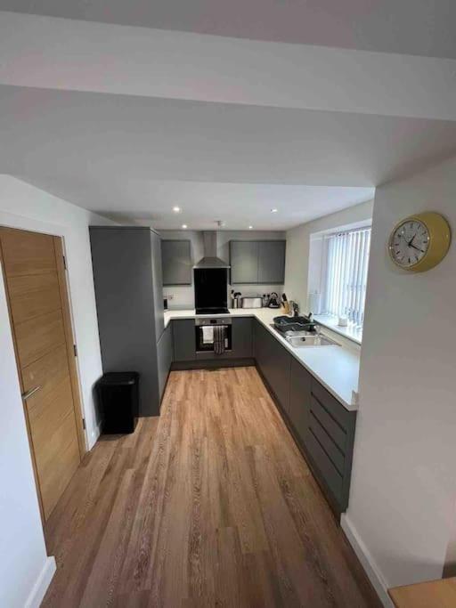 Newly Built 2 Bed Flat In The Heart Of Leek Apartment Luaran gambar