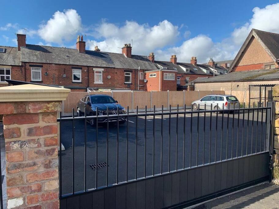 Newly Built 2 Bed Flat In The Heart Of Leek Apartment Luaran gambar