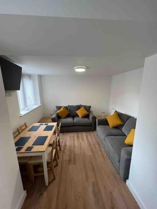 Newly Built 2 Bed Flat In The Heart Of Leek Apartment Luaran gambar